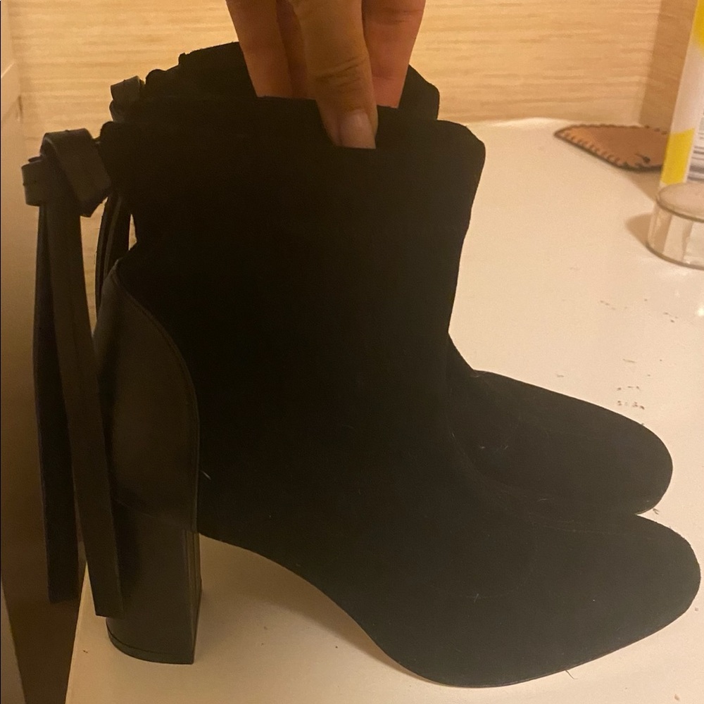 STUART WEITZMAN WOLF BOOTIE SIZE 7.5